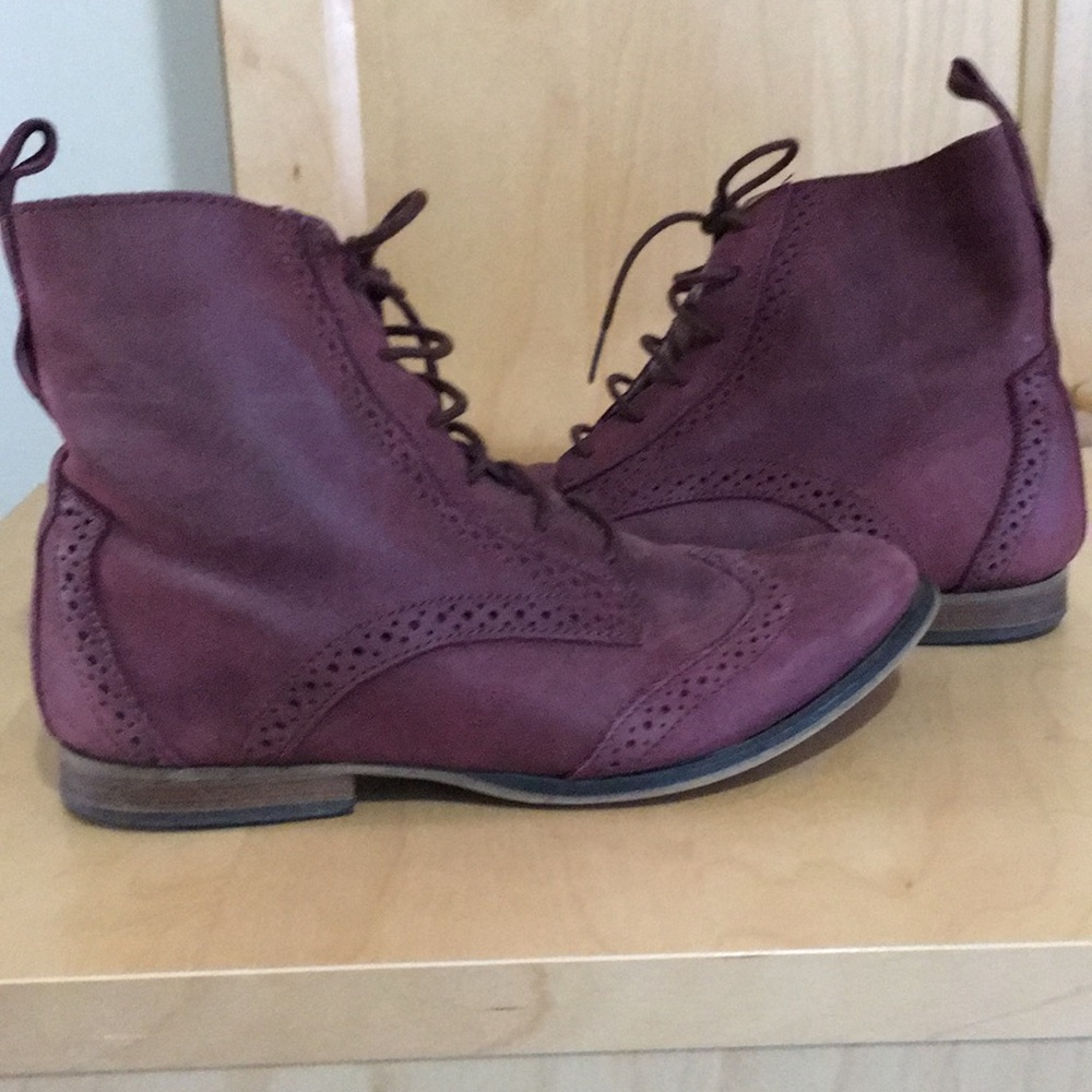 Wine colored Steve Madden ankle boots